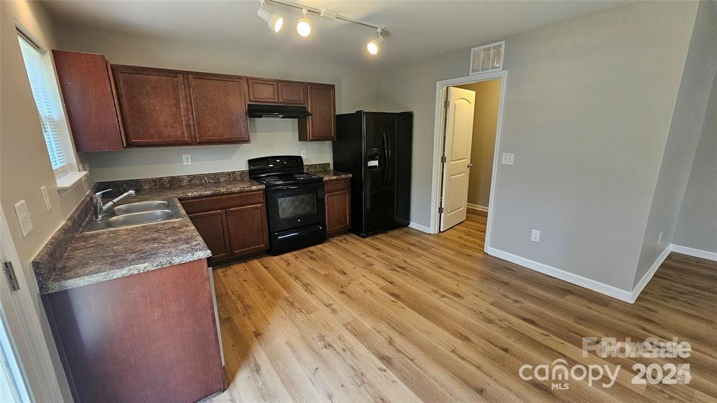 5823 Natick Dr Charlotte, NC 28214
