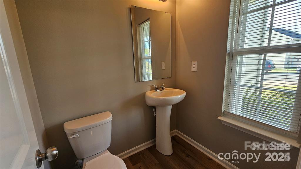 5823 Natick Dr Charlotte, NC 28214