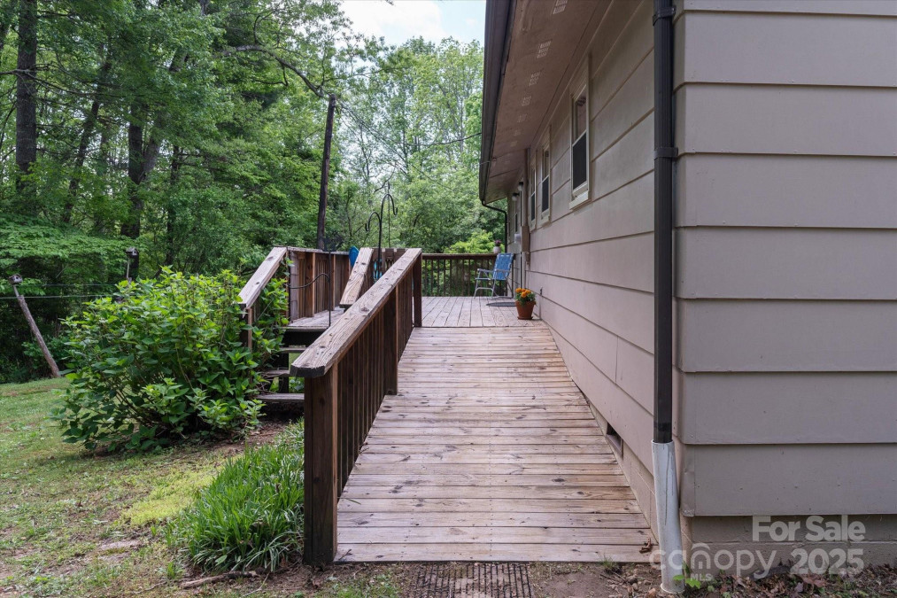 12 Thumper Ln Arden, NC 28704