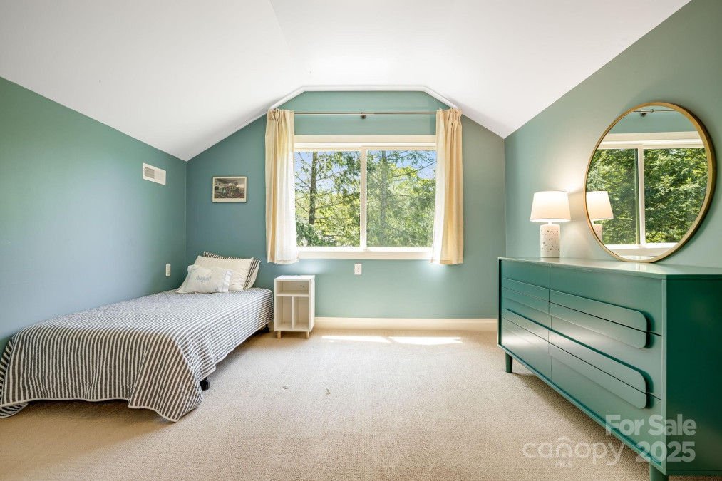 17 Beaverdam Ct Asheville, NC 28804
