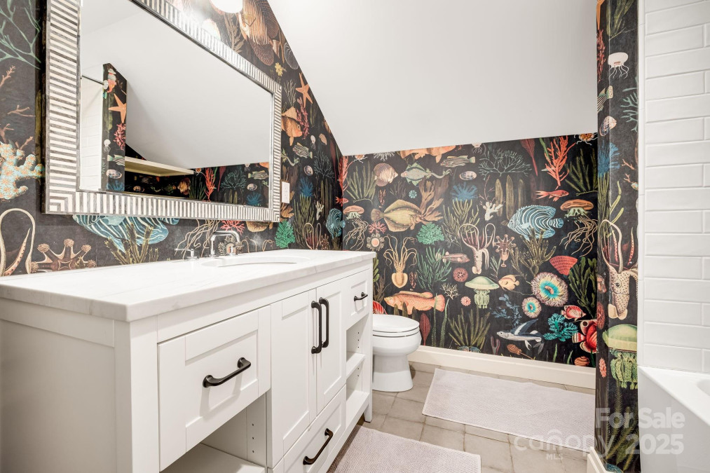 17 Beaverdam Ct Asheville, NC 28804