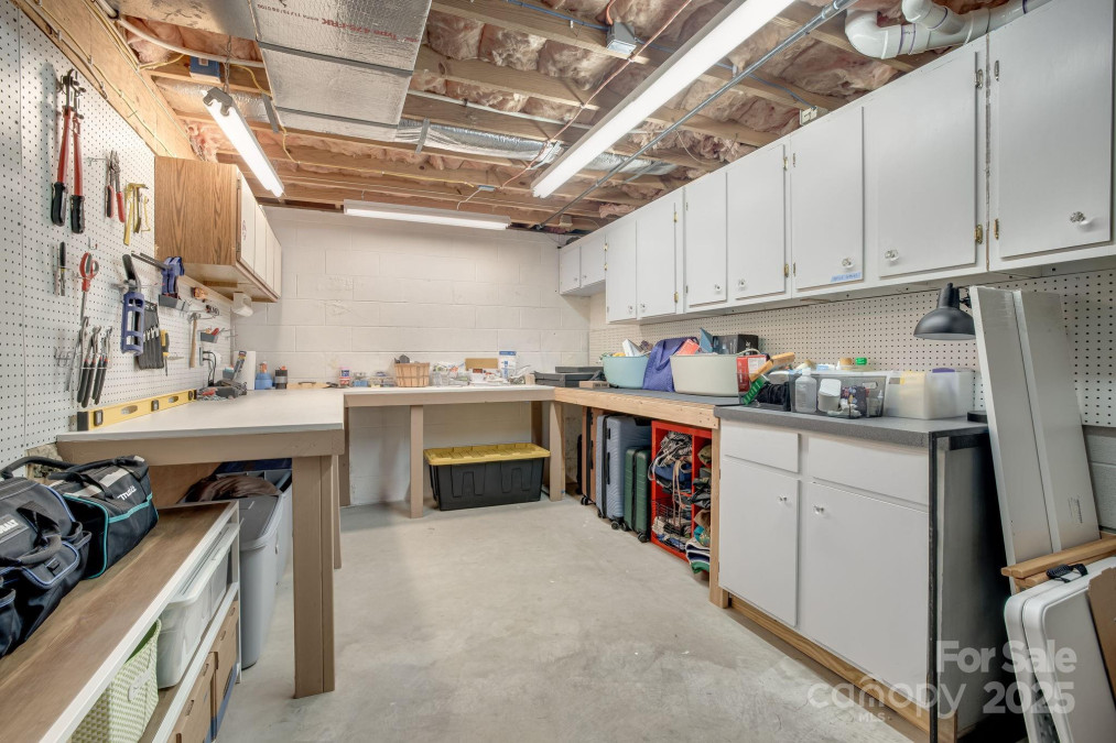 17 Beaverdam Ct Asheville, NC 28804