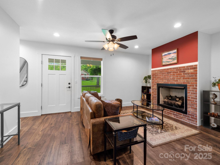 9 Ruff Rd Leicester, NC 28748