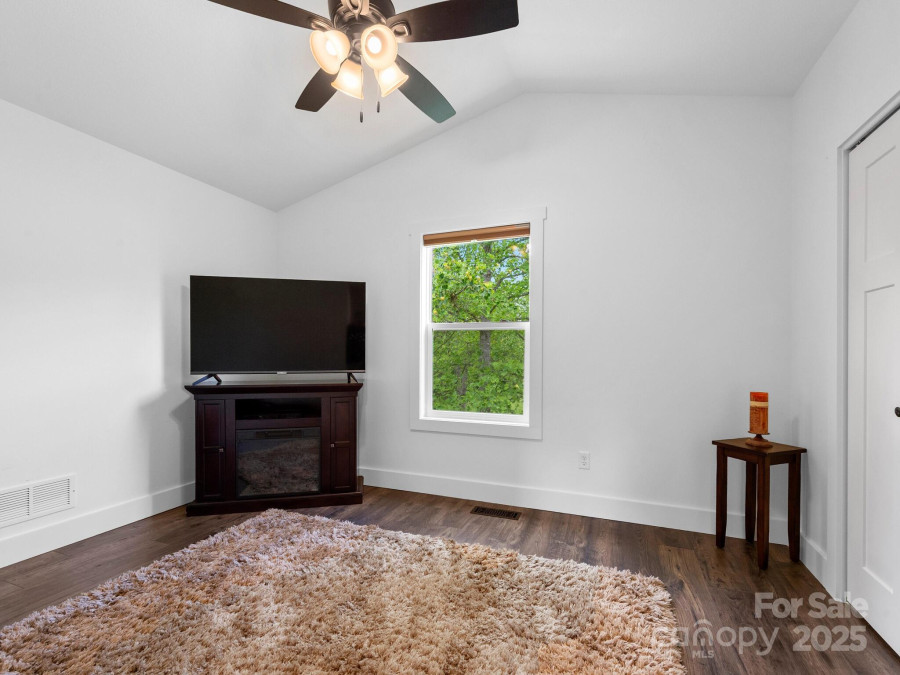 9 Ruff Rd Leicester, NC 28748