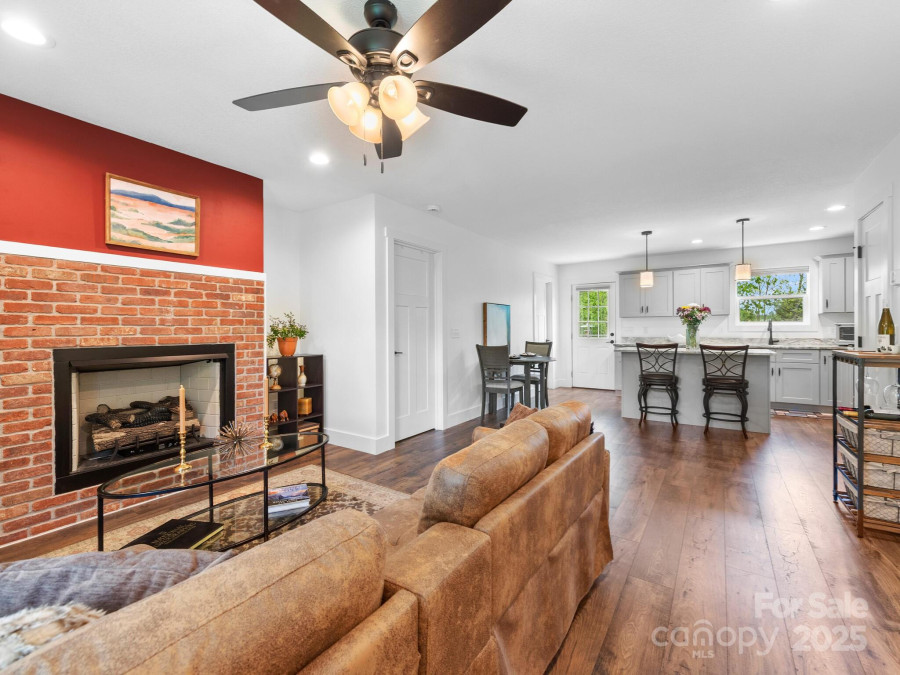 9 Ruff Rd Leicester, NC 28748