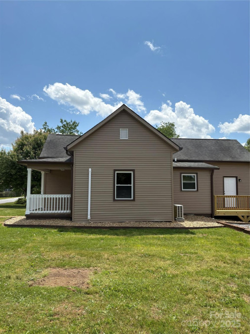 10 Lake St Granite Falls, NC 28630