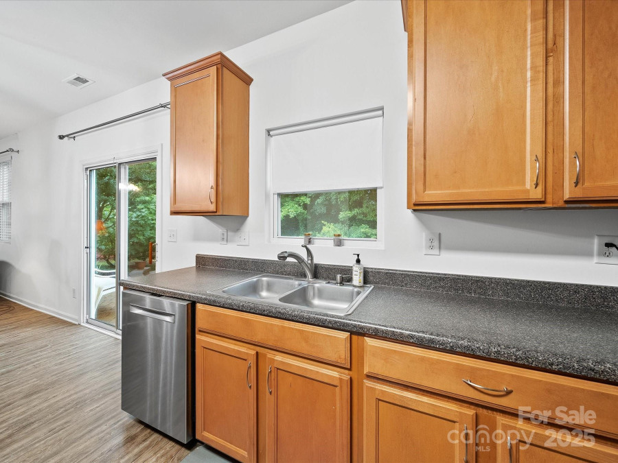 2306 Nettleton Ct Matthews, NC 28105