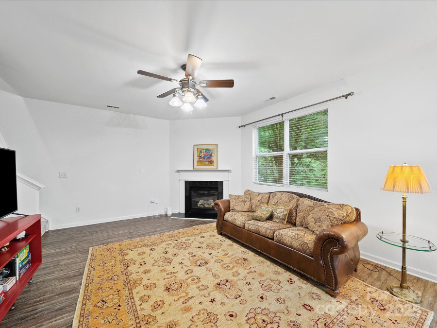 2306 Nettleton Ct Matthews, NC 28105