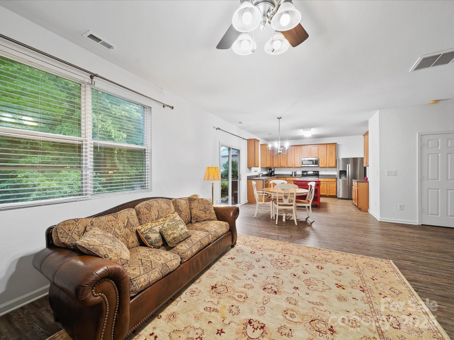2306 Nettleton Ct Matthews, NC 28105