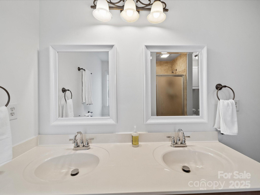 2306 Nettleton Ct Matthews, NC 28105