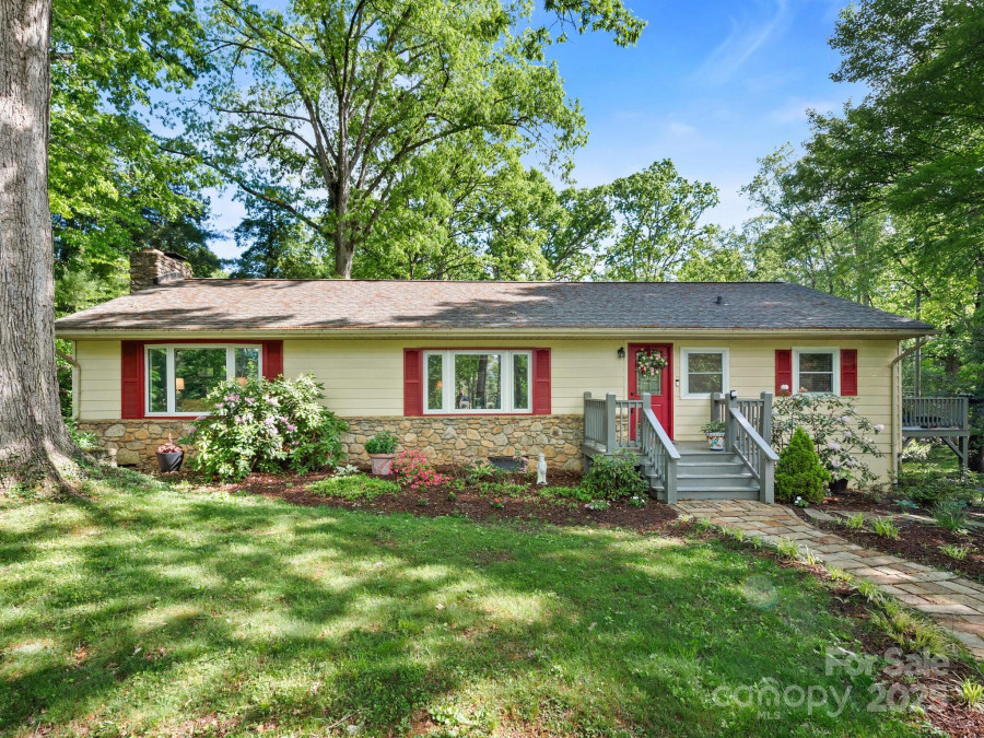 52 Fairway Dr Asheville, NC 2805