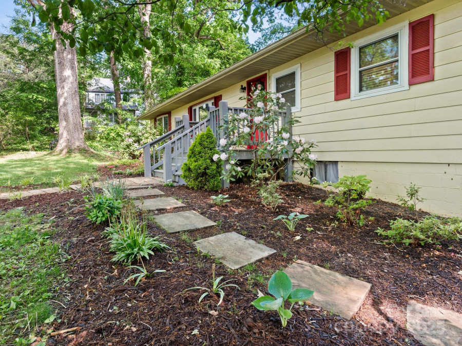 52 Fairway Dr Asheville, NC 2805