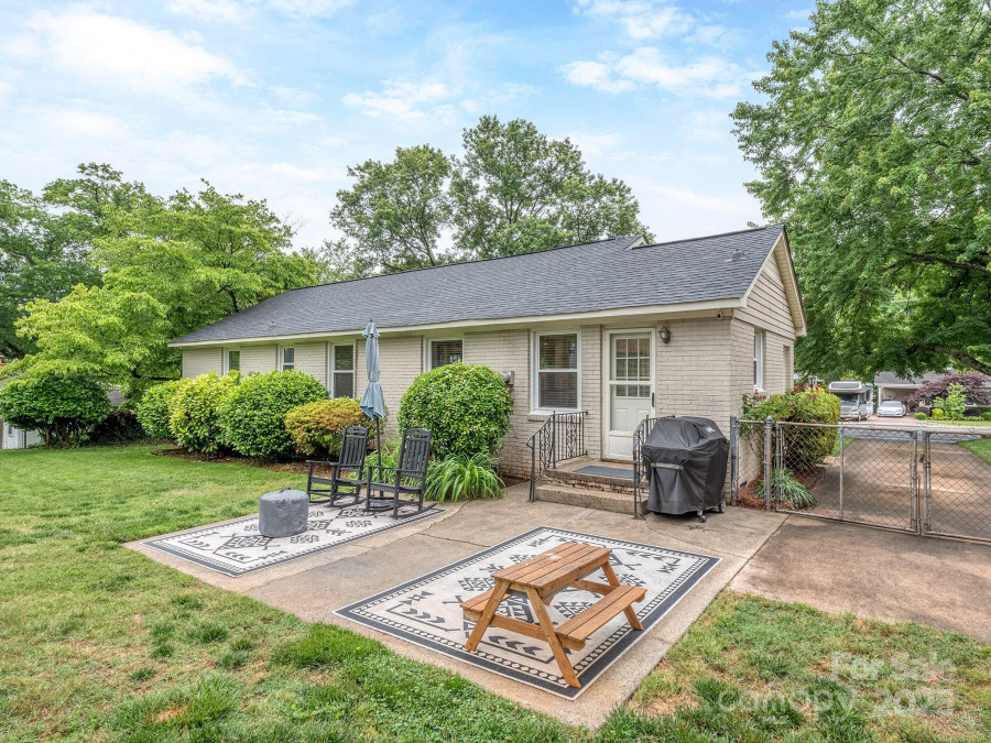 1227 Seneca Pl Charlotte, NC 28210