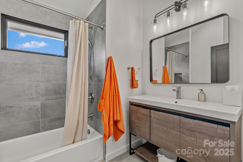 52 Malvern Walk Asheville, NC 28806