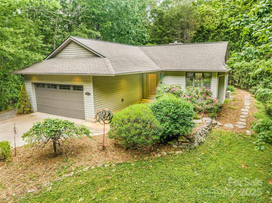 30 Robin Ln Asheville, NC 28806