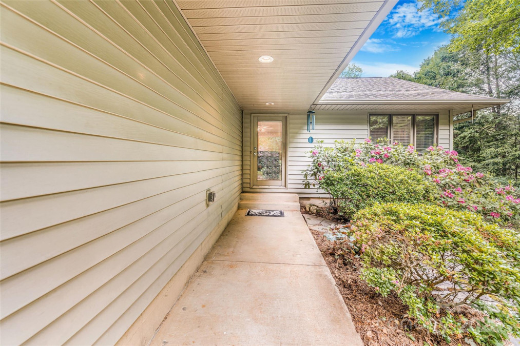 30 Robin Ln Asheville, NC 28806