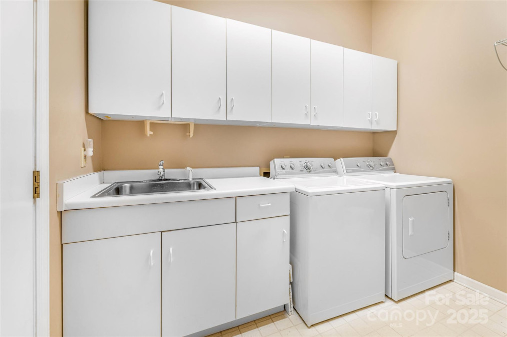 30 Robin Ln Asheville, NC 28806
