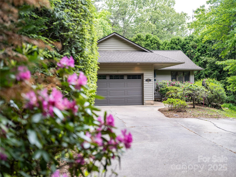30 Robin Ln Asheville, NC 28806