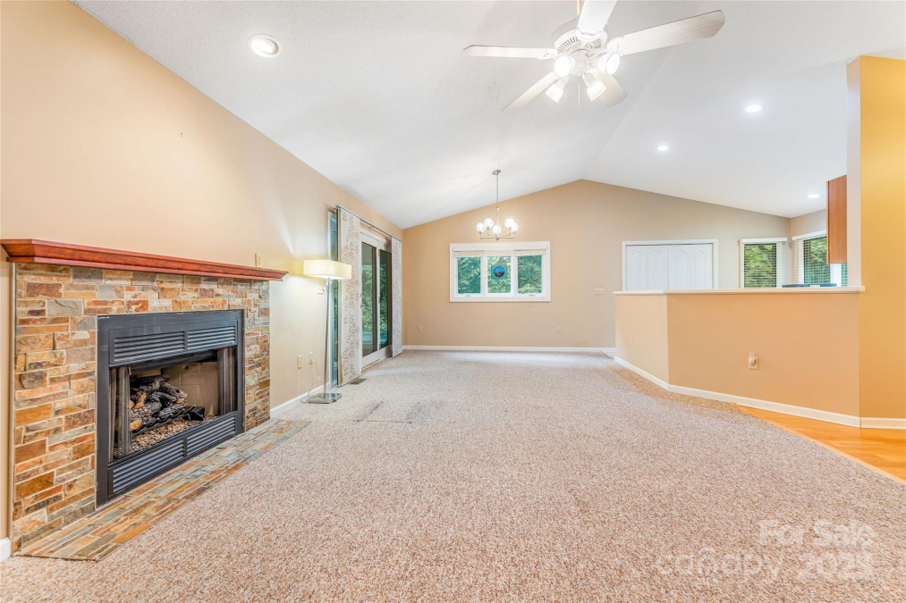 30 Robin Ln Asheville, NC 28806