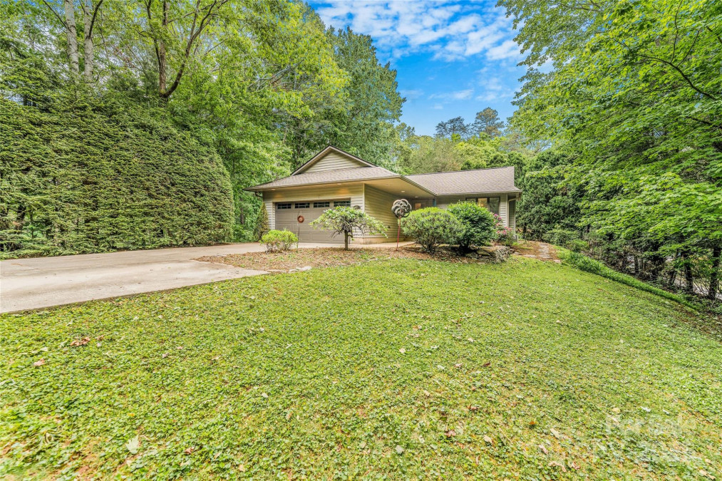 30 Robin Ln Asheville, NC 28806