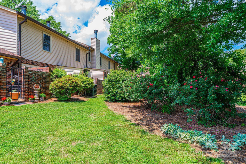 1330 5th St Hickory, NC 28601