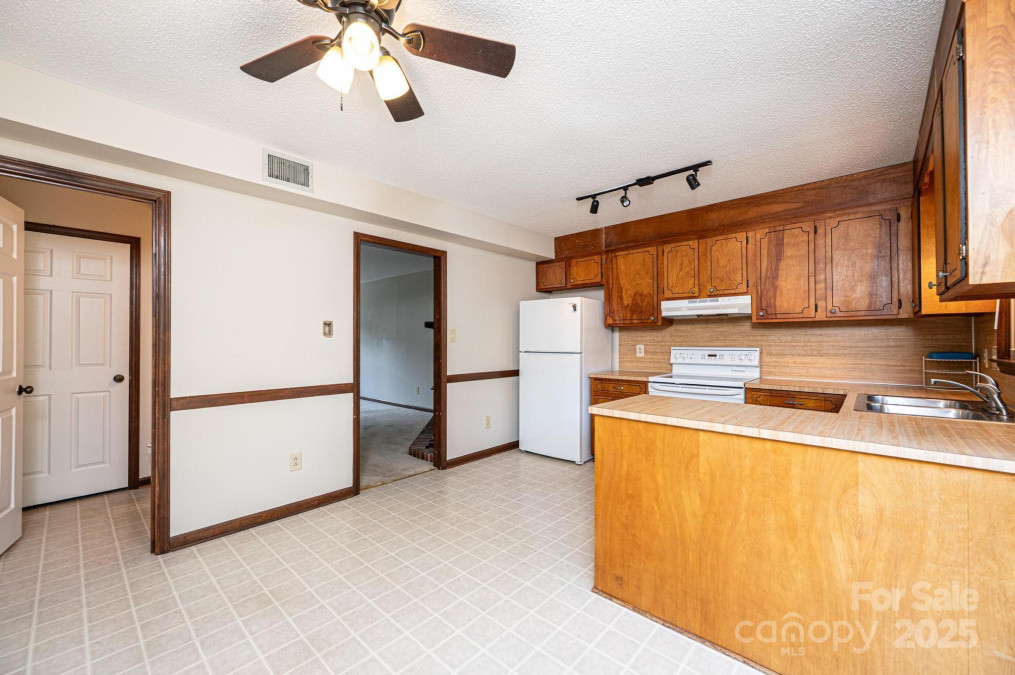 1330 5th St Hickory, NC 28601