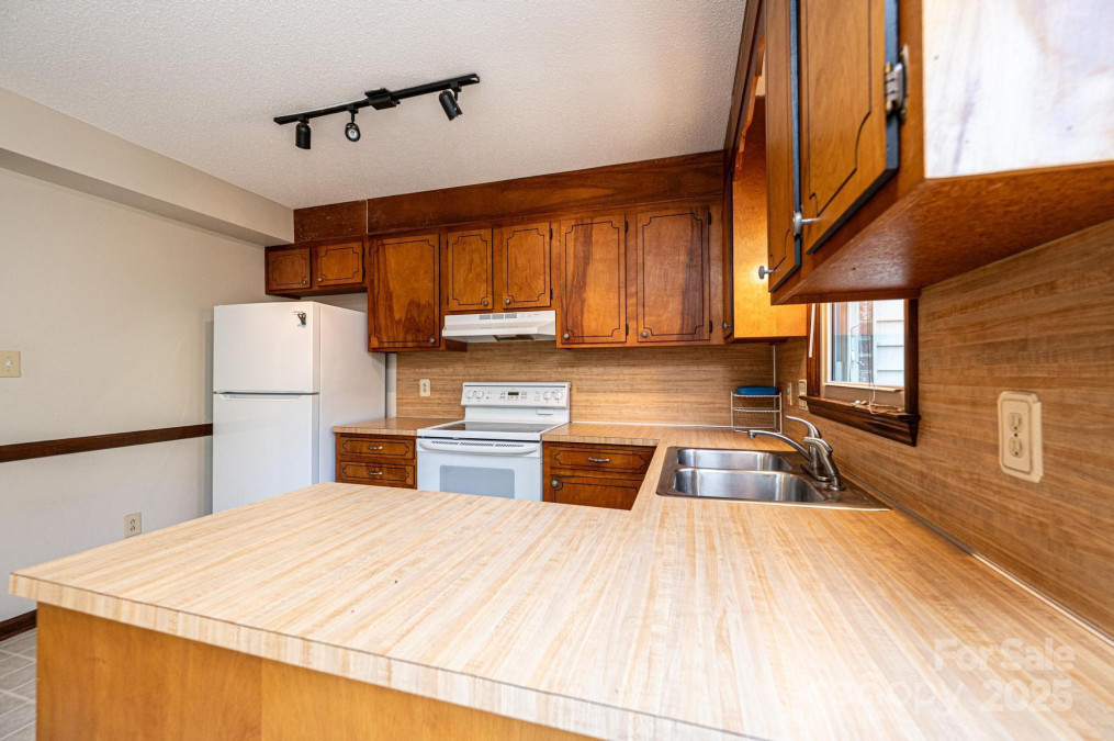 1330 5th St Hickory, NC 28601