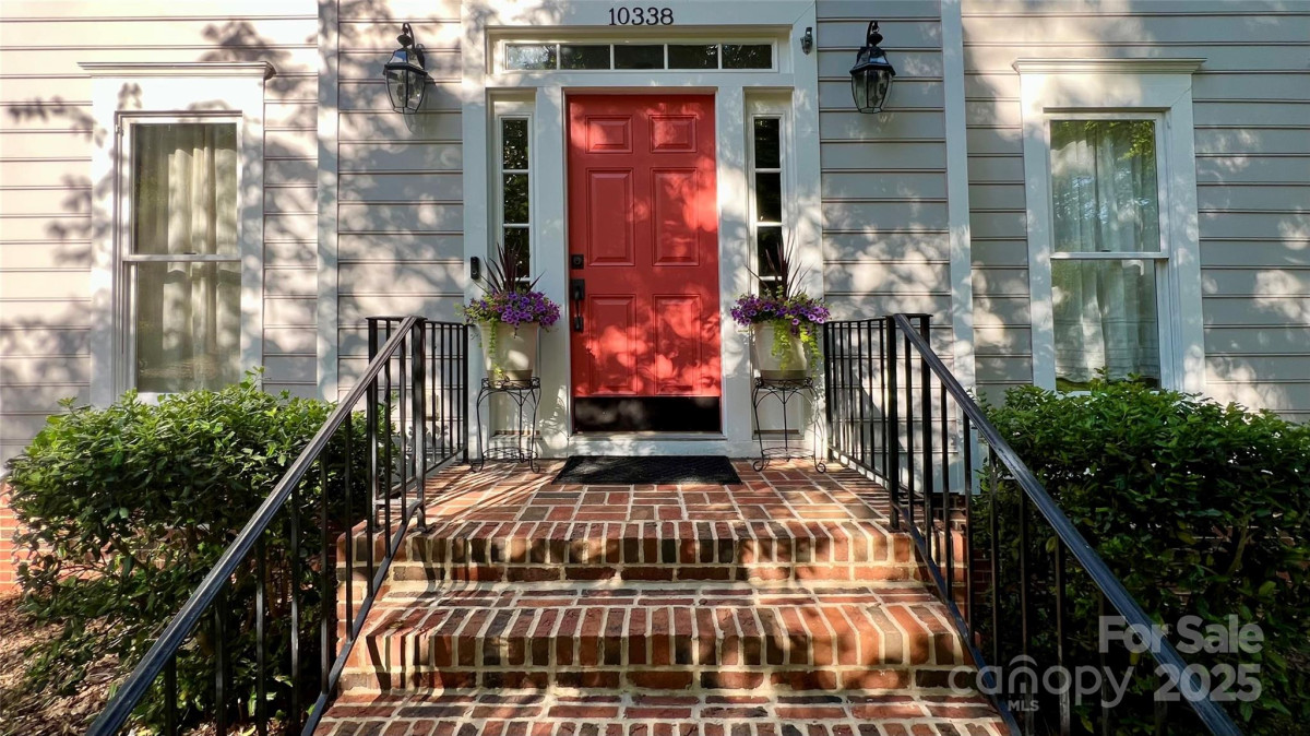 10338 Hollybrook Dr Charlotte, NC 28277