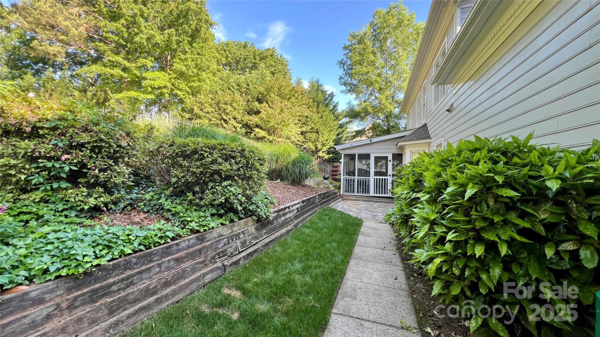 10338 Hollybrook Dr Charlotte, NC 28277