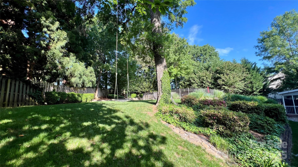 10338 Hollybrook Dr Charlotte, NC 28277