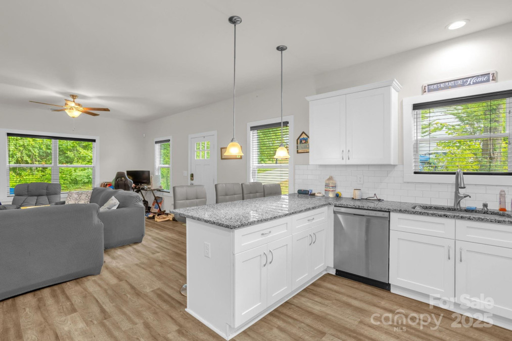 2908 Burgess Dr Charlotte, NC 28208