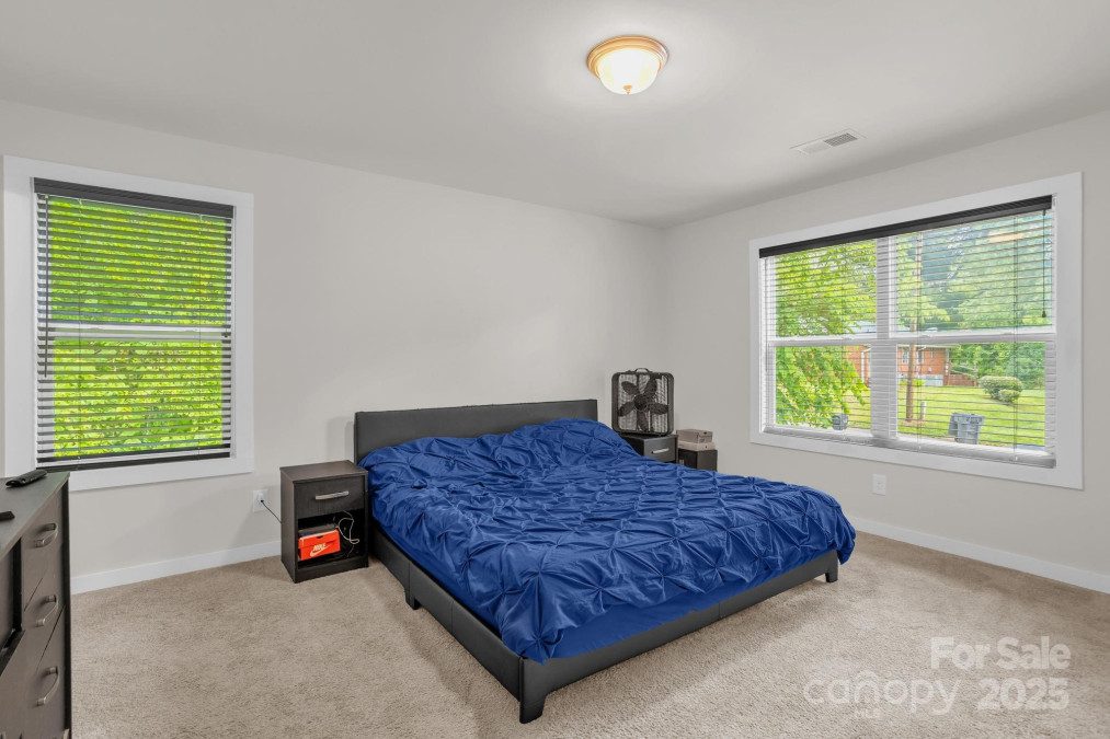 2908 Burgess Dr Charlotte, NC 28208
