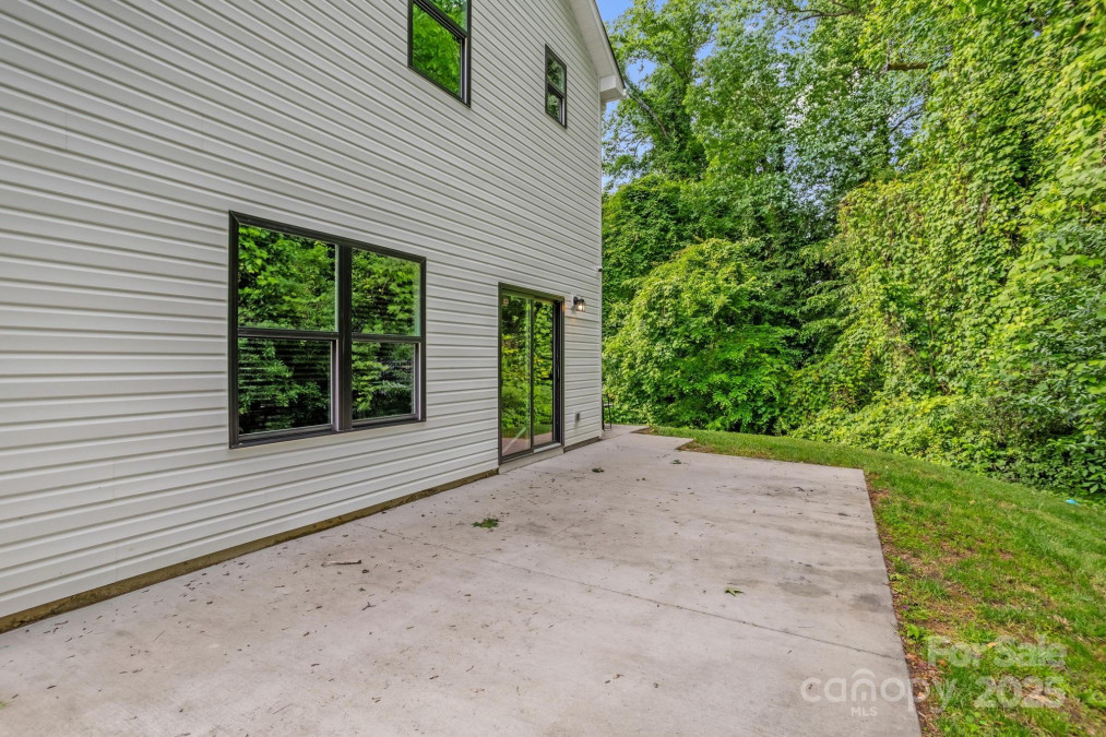 2908 Burgess Dr Charlotte, NC 28208