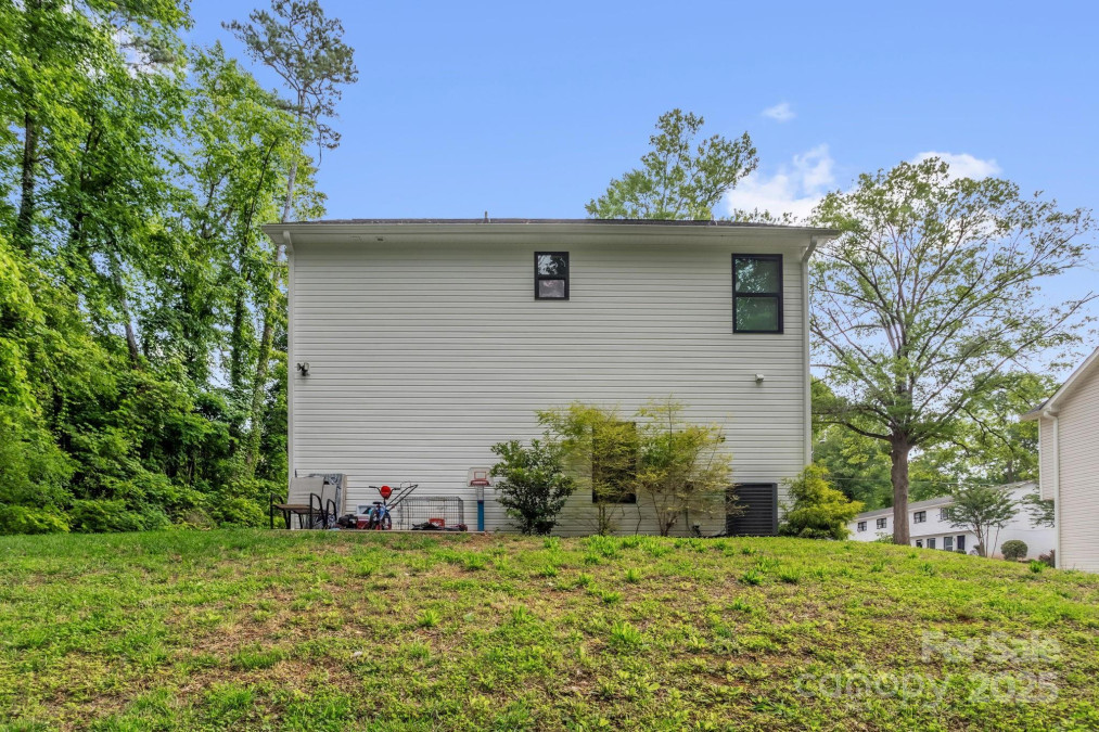 2908 Burgess Dr Charlotte, NC 28208