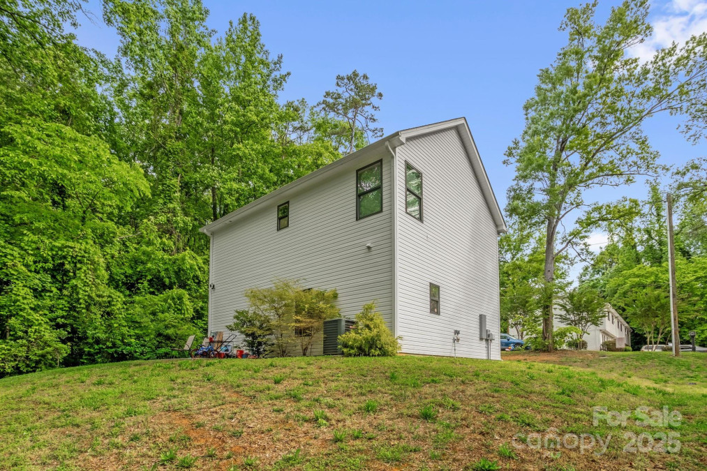 2908 Burgess Dr Charlotte, NC 28208