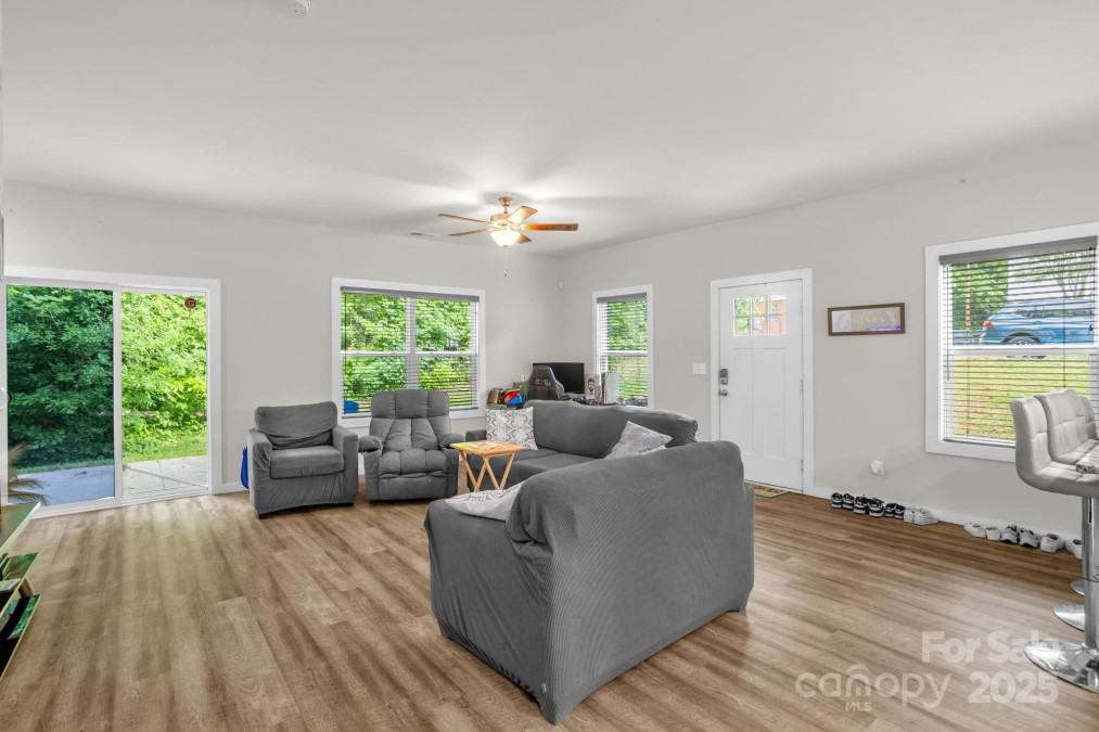 2908 Burgess Dr Charlotte, NC 28208
