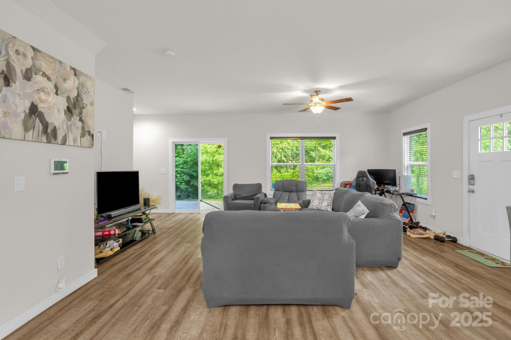 2908 Burgess Dr Charlotte, NC 28208