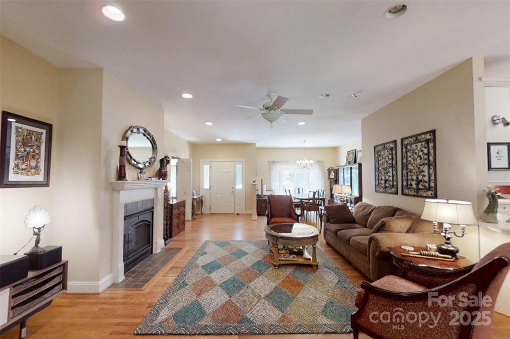 1061 14th Avenue Dr Hickory, NC 28601