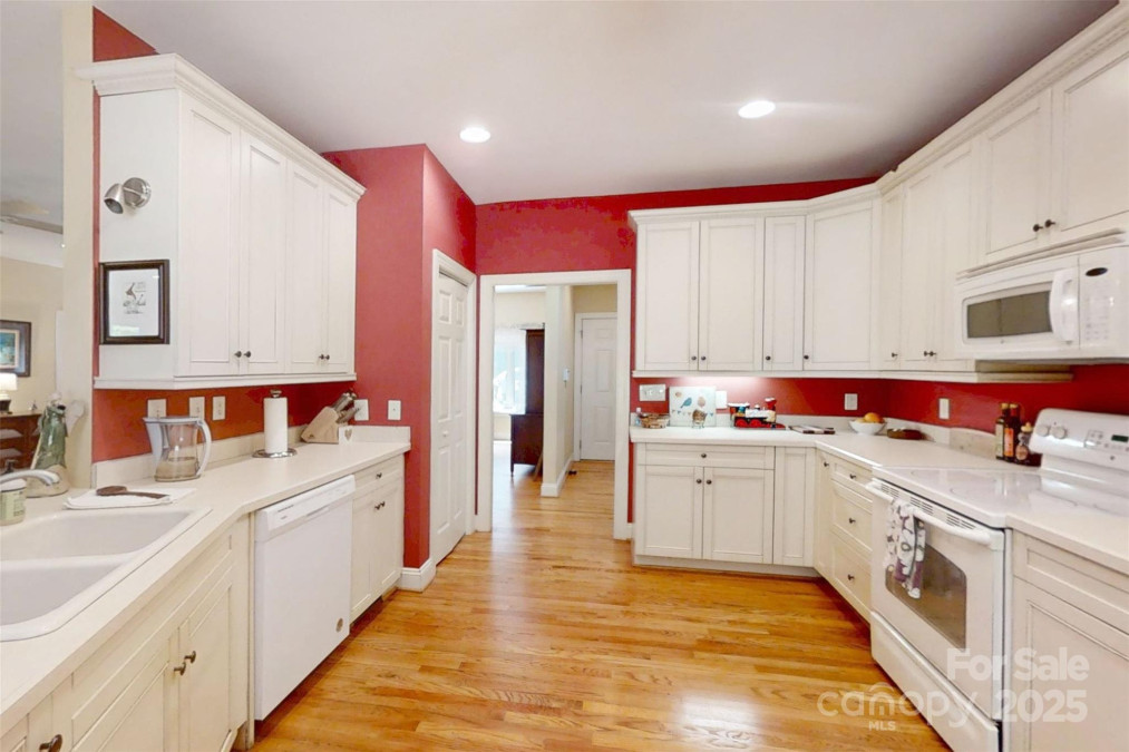 1061 14th Avenue Dr Hickory, NC 28601
