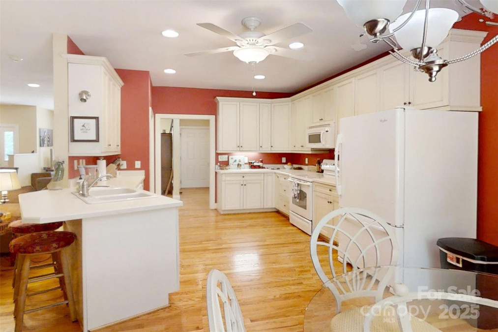 1061 14th Avenue Dr Hickory, NC 28601