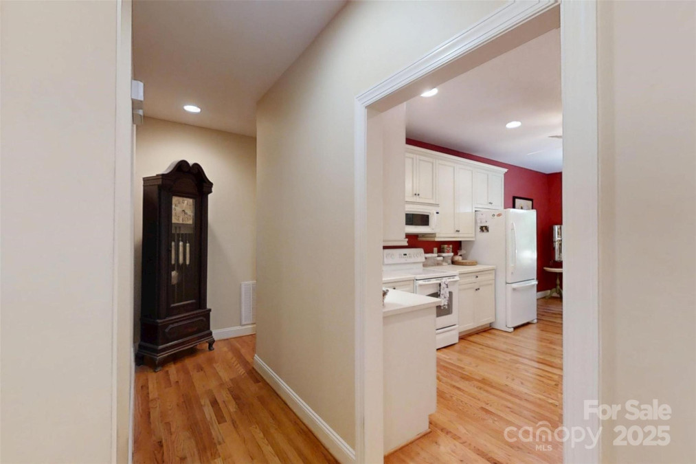 1061 14th Avenue Dr Hickory, NC 28601