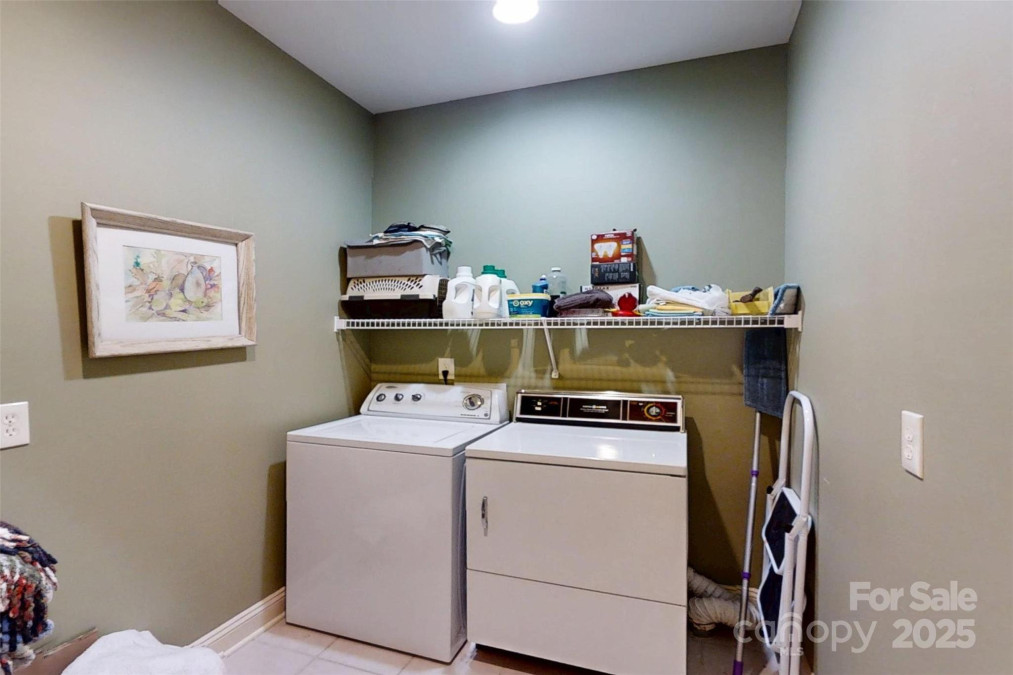 1061 14th Avenue Dr Hickory, NC 28601