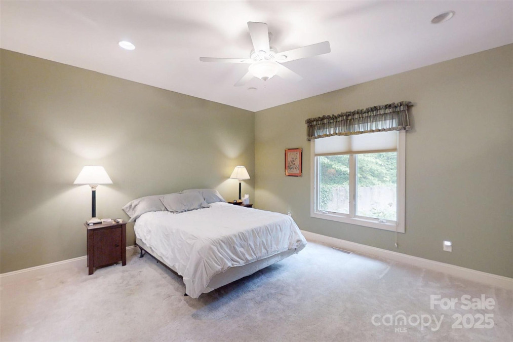 1061 14th Avenue Dr Hickory, NC 28601
