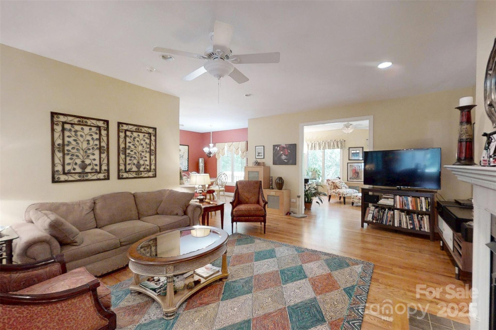1061 14th Avenue Dr Hickory, NC 28601