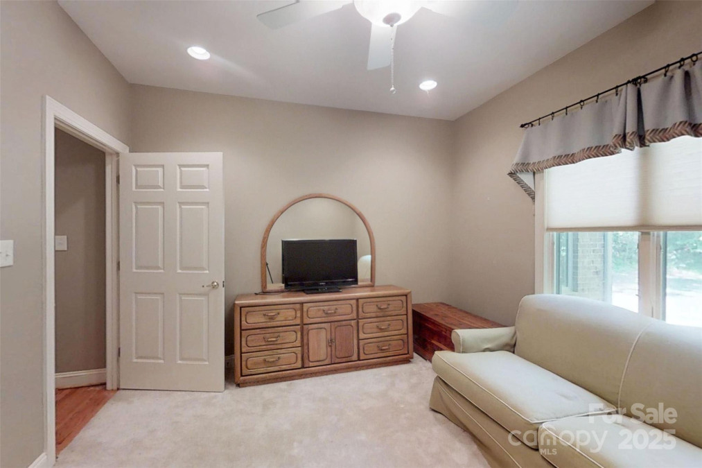 1061 14th Avenue Dr Hickory, NC 28601