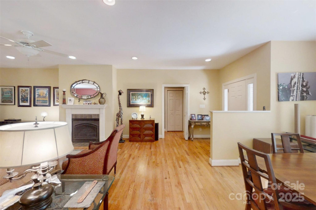 1061 14th Avenue Dr Hickory, NC 28601