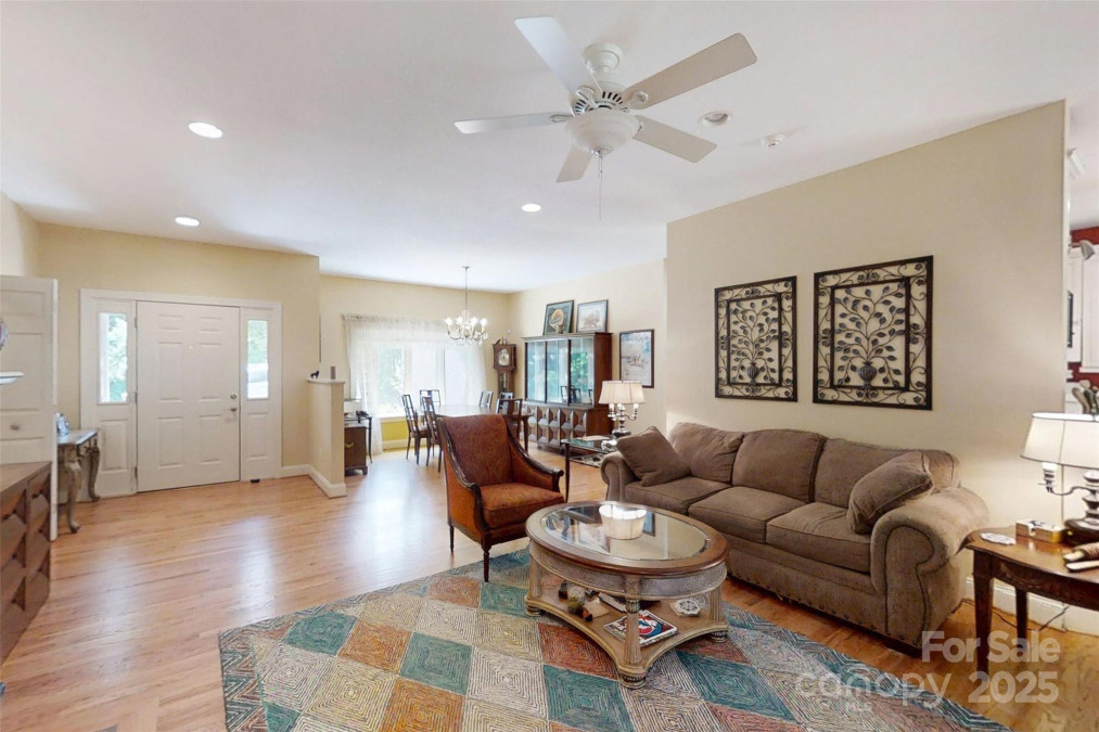 1061 14th Avenue Dr Hickory, NC 28601