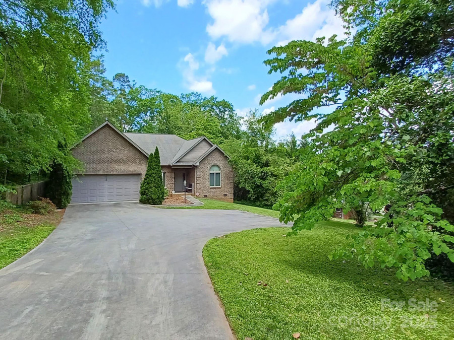 1061 14th Avenue Dr Hickory, NC 28601