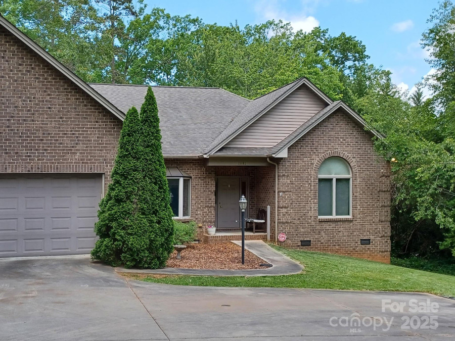 1061 14th Avenue Dr Hickory, NC 28601