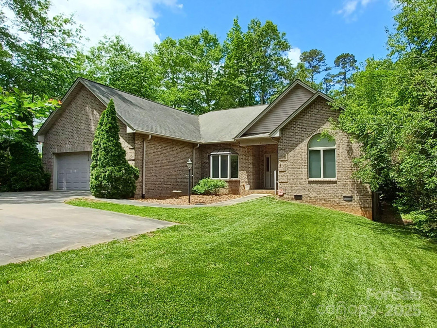 1061 14th Avenue Dr Hickory, NC 28601
